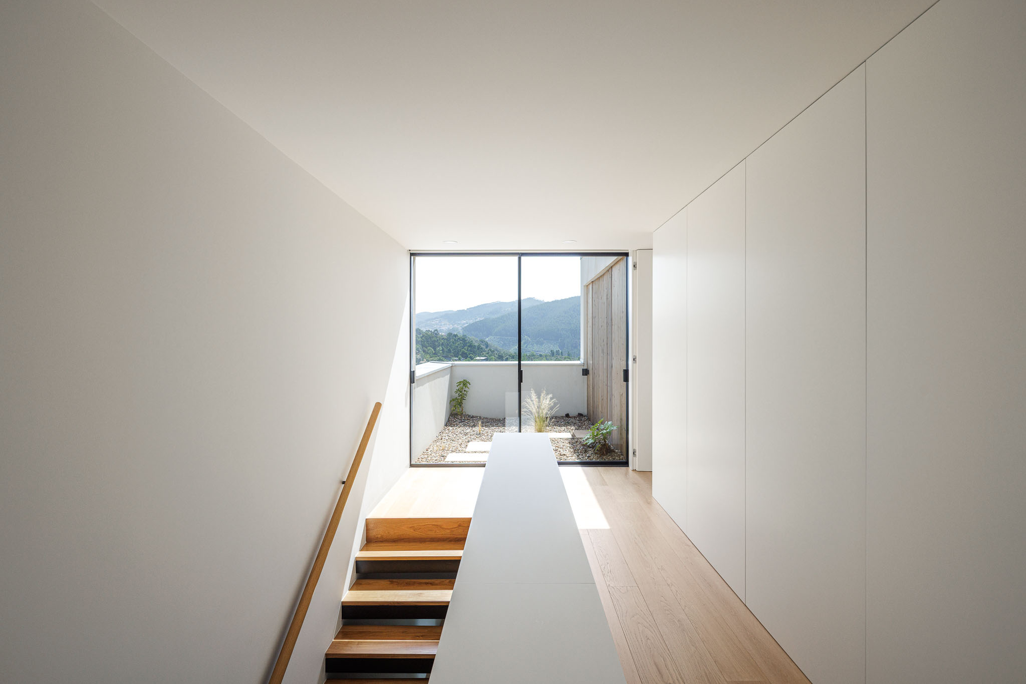 Casa JC em Coimbra com Arquitectura Mario Alves Arquitecto e fot
